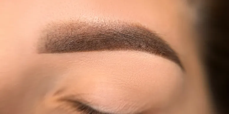 Ombre Brows eyebrow micropigmentation procedure creating softly shaded brows with a natural gradient effect. This semi-permanent technique enhances brow shape, symmetry, and definition while delivering a polished, makeup-inspired finish. Ideal for clients seeking fuller, long-lasting, beautifully defined eyebrows.